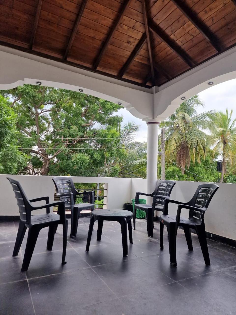 Javi Holiday Home Trincomalee Extérieur photo