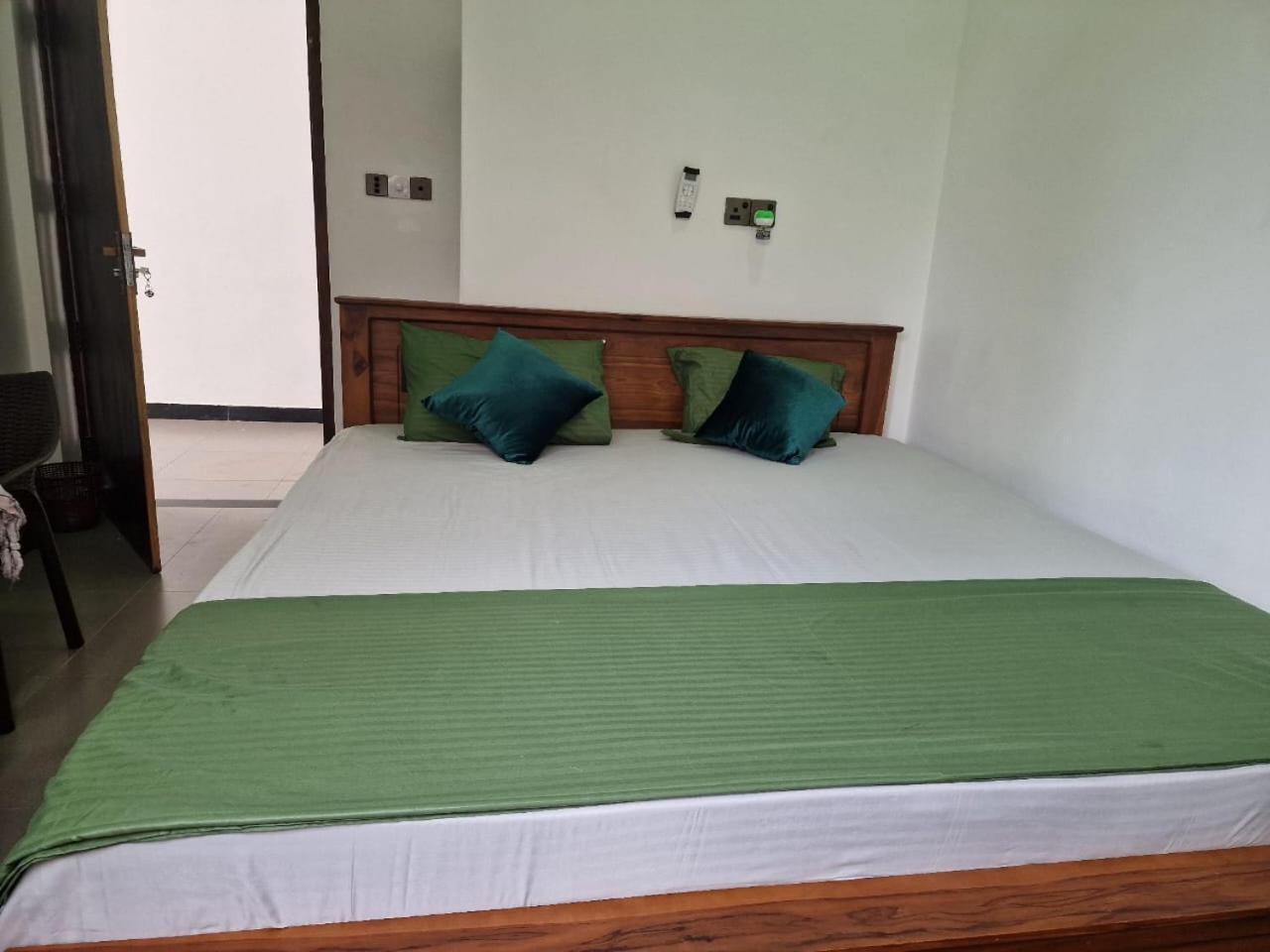 Javi Holiday Home Trincomalee Extérieur photo