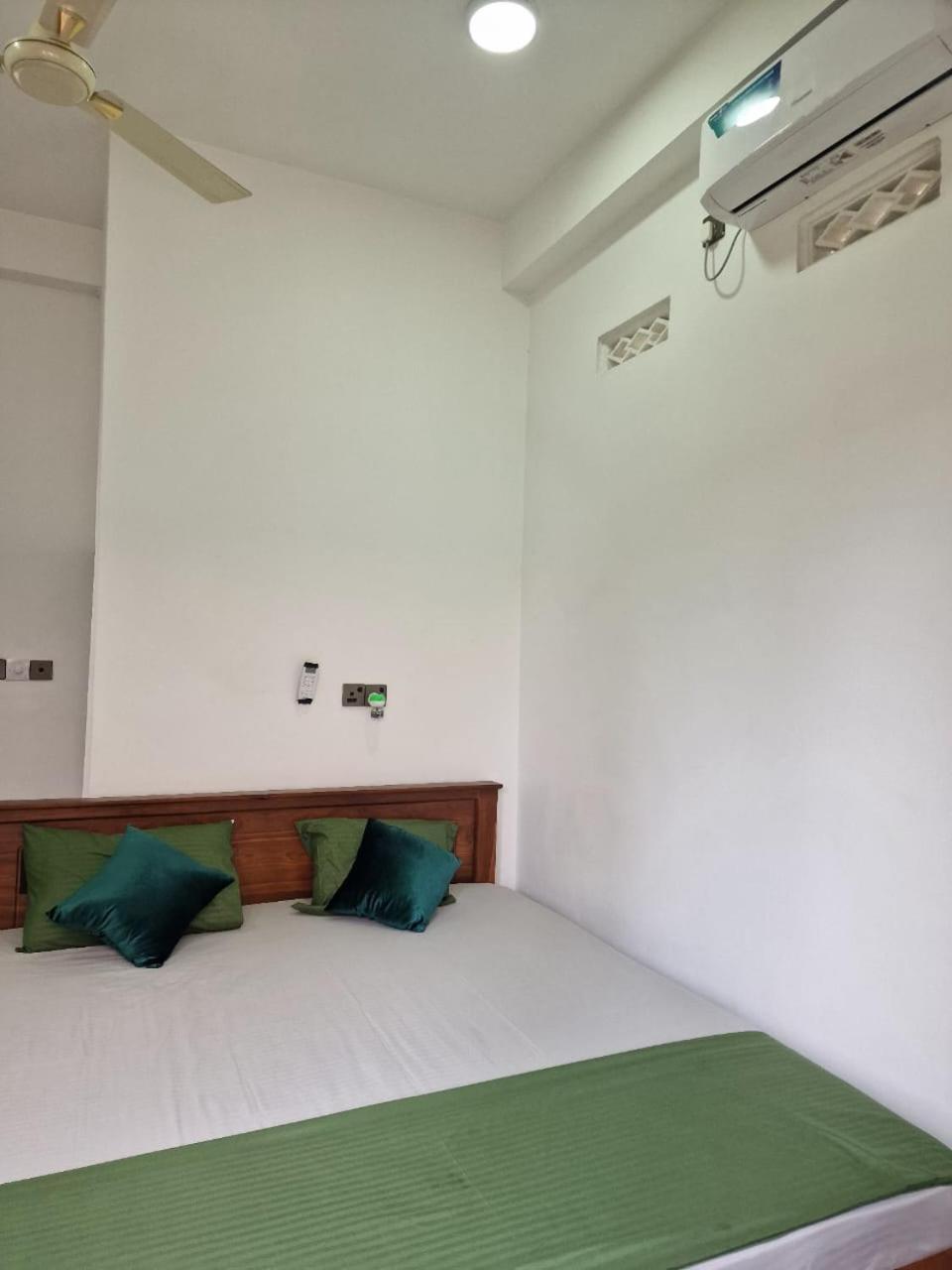 Javi Holiday Home Trincomalee Extérieur photo